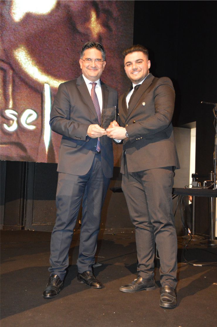 ~~‘BIZZ ASSOCIATIONS AWARDS’ BELÇİKA›DA BAŞARIYA İMZA ATANLARI PLAKETLERLE ÖDÜLLENDİRDİ