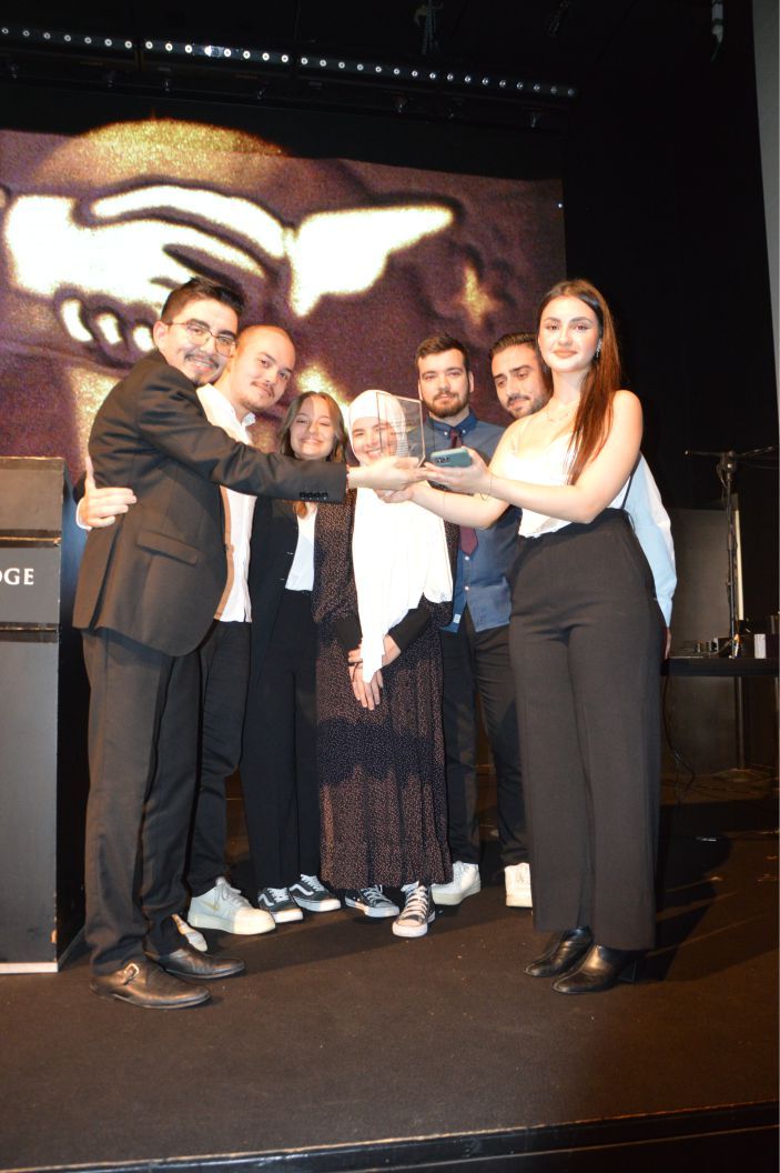 ~~‘BIZZ ASSOCIATIONS AWARDS’ BELÇİKA›DA BAŞARIYA İMZA ATANLARI PLAKETLERLE ÖDÜLLENDİRDİ