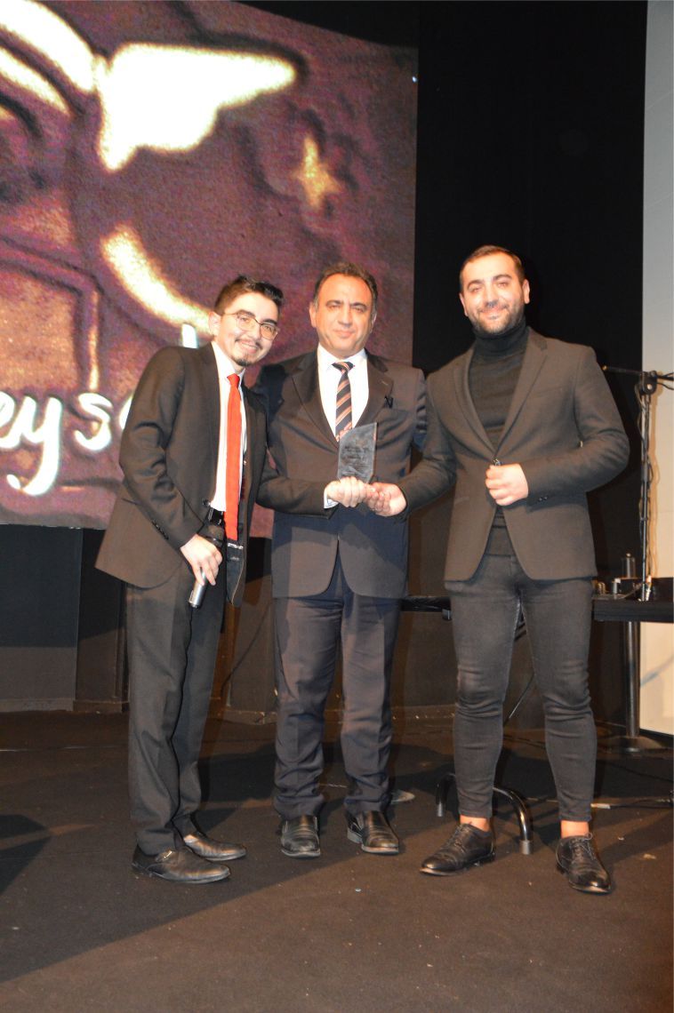 ~~‘BIZZ ASSOCIATIONS AWARDS’ BELÇİKA›DA BAŞARIYA İMZA ATANLARI PLAKETLERLE ÖDÜLLENDİRDİ