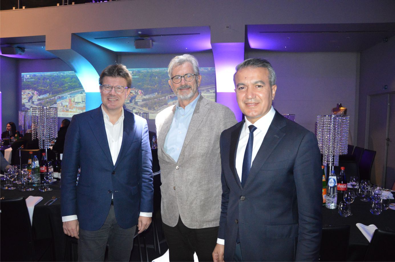 ~~‘BIZZ ASSOCIATIONS AWARDS’ BELÇİKA›DA BAŞARIYA İMZA ATANLARI PLAKETLERLE ÖDÜLLENDİRDİ