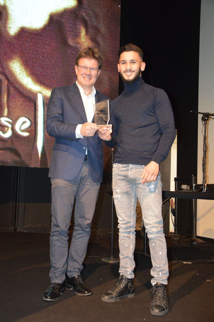 ~~‘BIZZ ASSOCIATIONS AWARDS’ BELÇİKA›DA BAŞARIYA İMZA ATANLARI PLAKETLERLE ÖDÜLLENDİRDİ