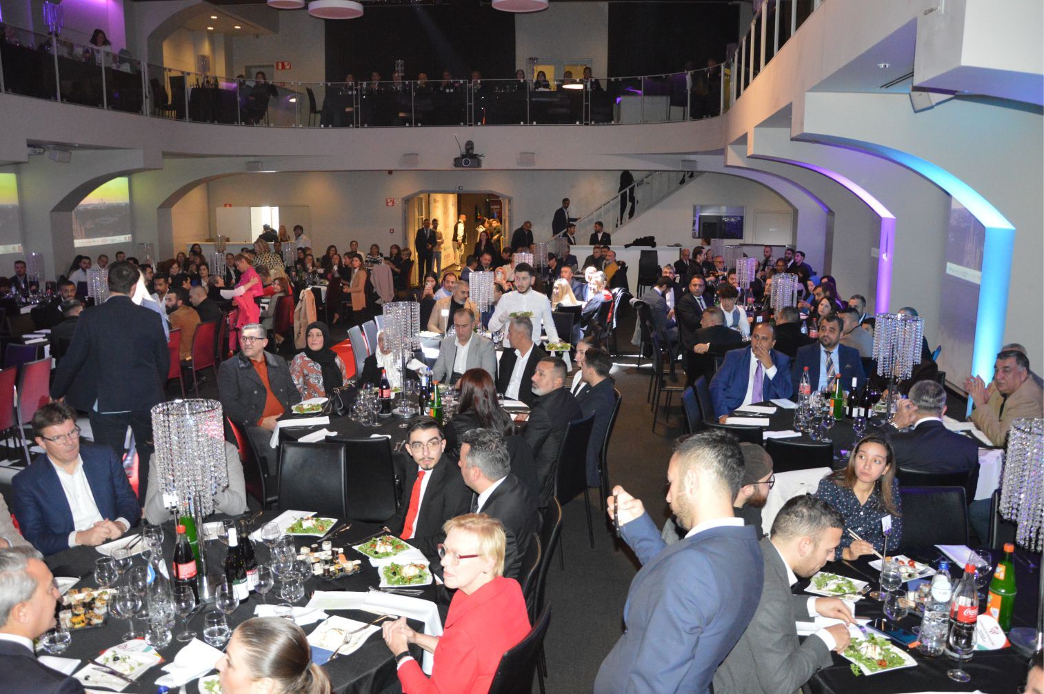 ~~‘BIZZ ASSOCIATIONS AWARDS’ BELÇİKA›DA BAŞARIYA İMZA ATANLARI PLAKETLERLE ÖDÜLLENDİRDİ
