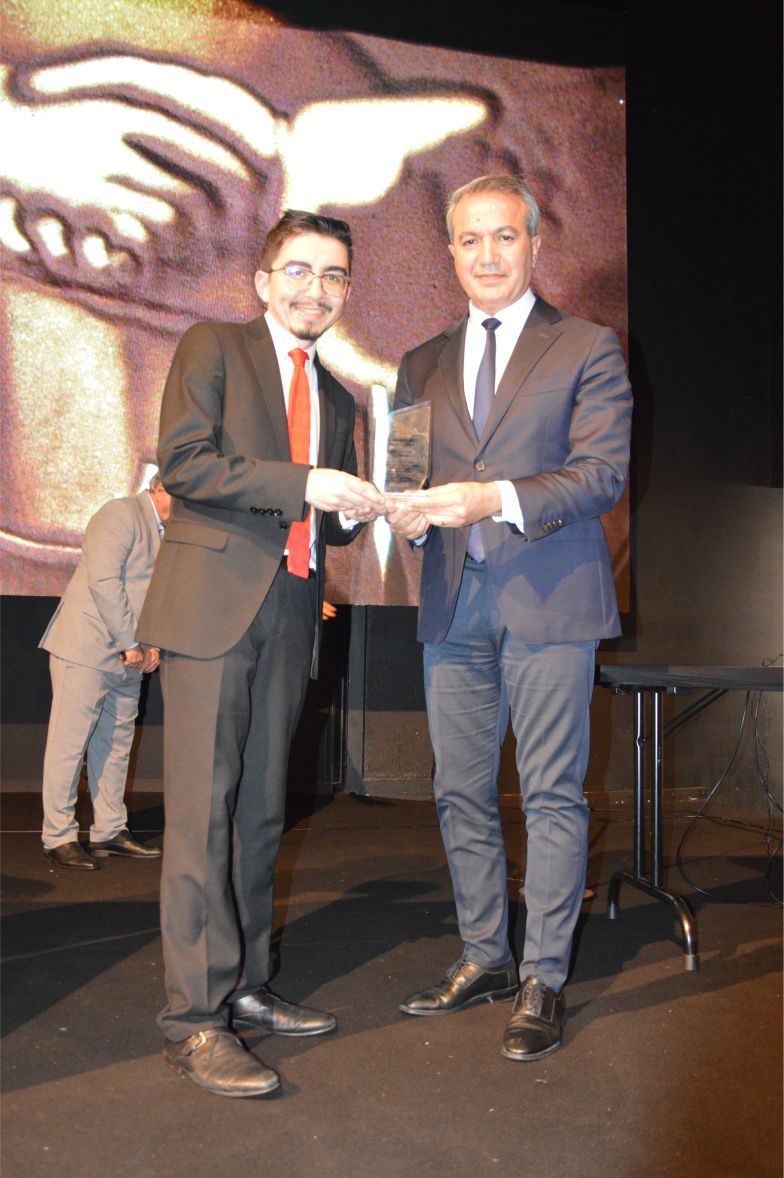 ~~‘BIZZ ASSOCIATIONS AWARDS’ BELÇİKA›DA BAŞARIYA İMZA ATANLARI PLAKETLERLE ÖDÜLLENDİRDİ