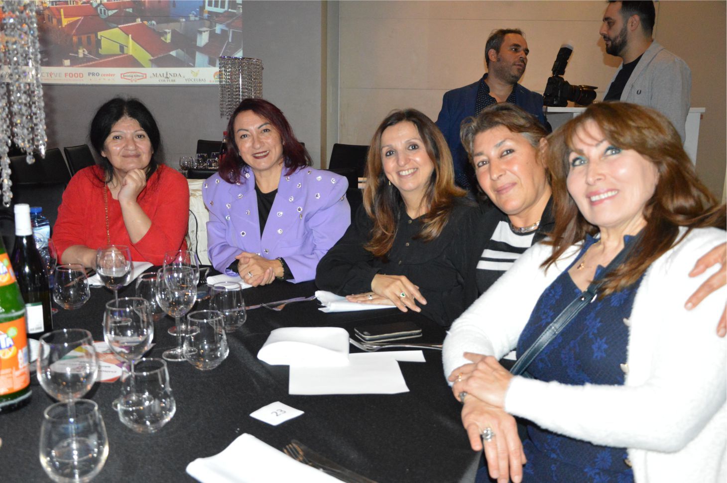 ~~‘BIZZ ASSOCIATIONS AWARDS’ BELÇİKA›DA BAŞARIYA İMZA ATANLARI PLAKETLERLE ÖDÜLLENDİRDİ