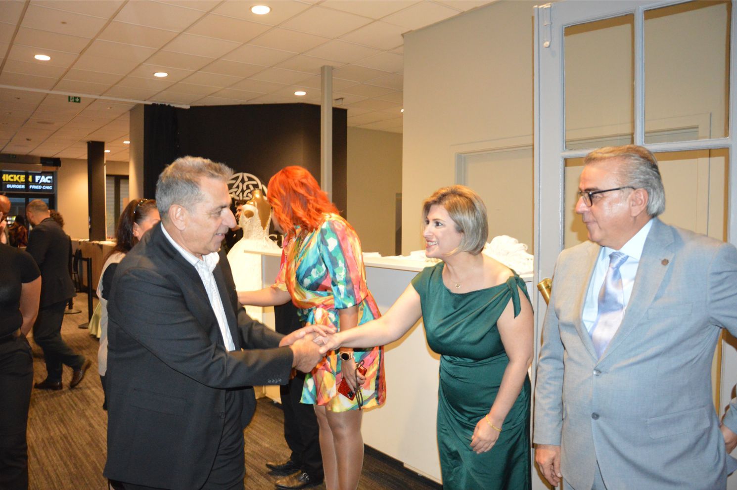 ~~‘BIZZ ASSOCIATIONS AWARDS’ BELÇİKA›DA BAŞARIYA İMZA ATANLARI PLAKETLERLE ÖDÜLLENDİRDİ