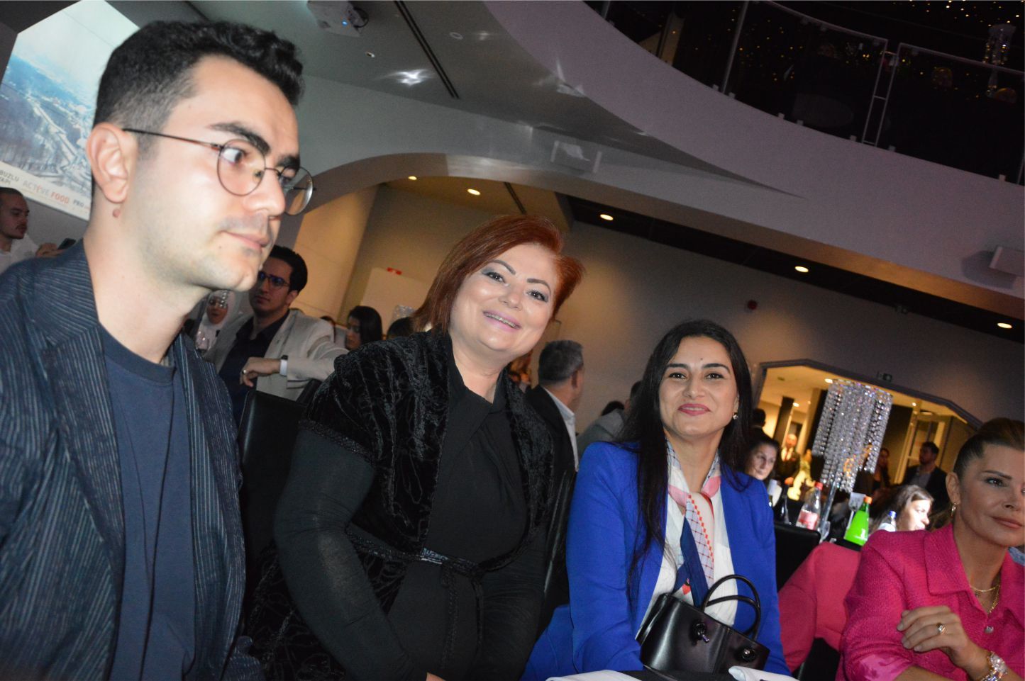 ~~‘BIZZ ASSOCIATIONS AWARDS’ BELÇİKA›DA BAŞARIYA İMZA ATANLARI PLAKETLERLE ÖDÜLLENDİRDİ
