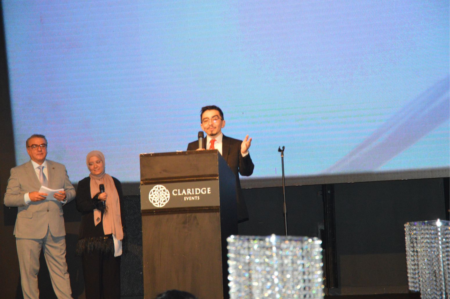~~‘BIZZ ASSOCIATIONS AWARDS’ BELÇİKA›DA BAŞARIYA İMZA ATANLARI PLAKETLERLE ÖDÜLLENDİRDİ