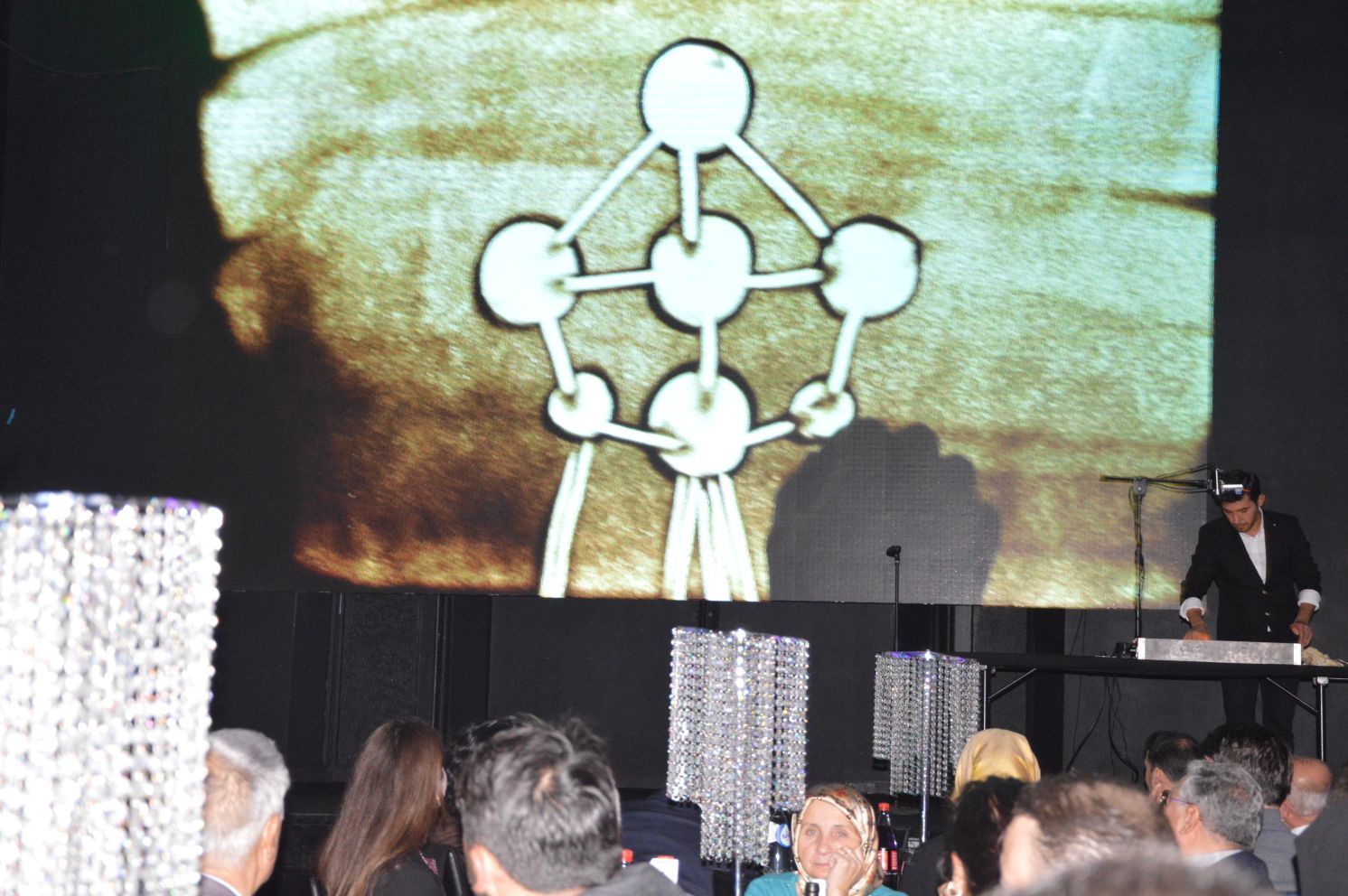 ~~‘BIZZ ASSOCIATIONS AWARDS’ BELÇİKA›DA BAŞARIYA İMZA ATANLARI PLAKETLERLE ÖDÜLLENDİRDİ