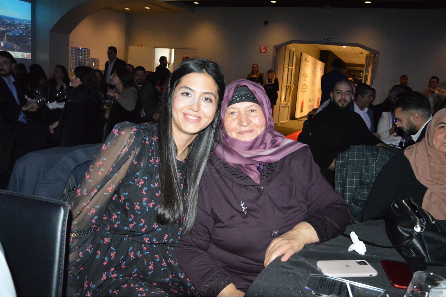 ~~‘BIZZ ASSOCIATIONS AWARDS’ BELÇİKA›DA BAŞARIYA İMZA ATANLARI PLAKETLERLE ÖDÜLLENDİRDİ