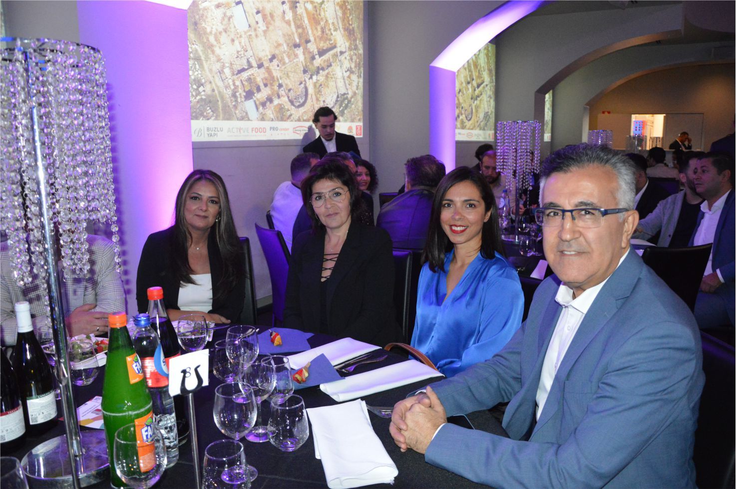 ~~‘BIZZ ASSOCIATIONS AWARDS’ BELÇİKA›DA BAŞARIYA İMZA ATANLARI PLAKETLERLE ÖDÜLLENDİRDİ