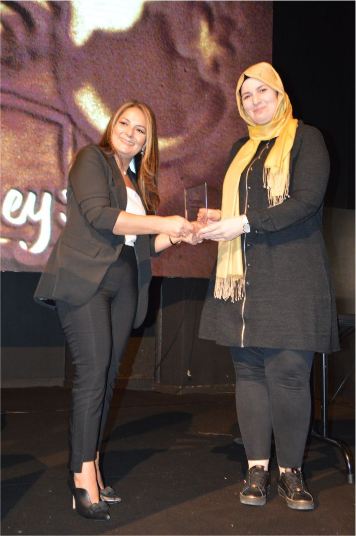 ~~‘BIZZ ASSOCIATIONS AWARDS’ BELÇİKA›DA BAŞARIYA İMZA ATANLARI PLAKETLERLE ÖDÜLLENDİRDİ