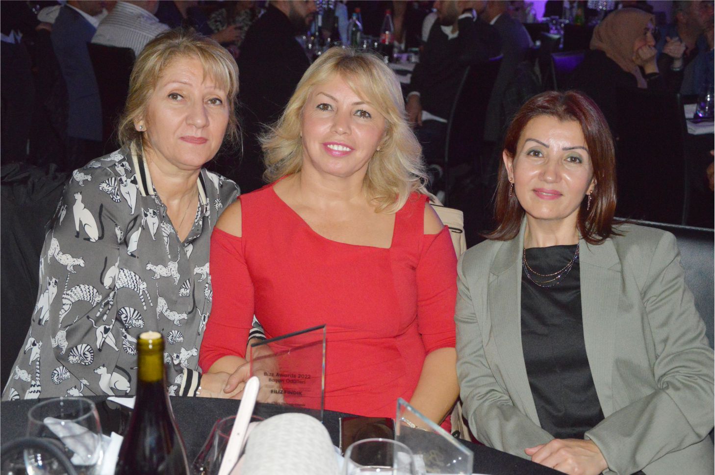 ~~‘BIZZ ASSOCIATIONS AWARDS’ BELÇİKA›DA BAŞARIYA İMZA ATANLARI PLAKETLERLE ÖDÜLLENDİRDİ