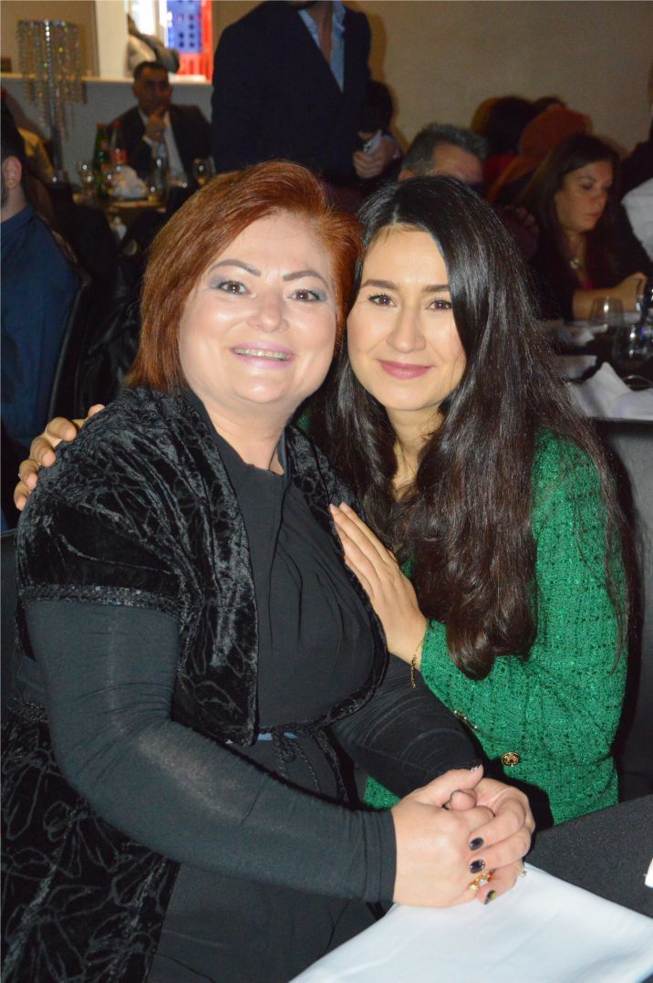~~‘BIZZ ASSOCIATIONS AWARDS’ BELÇİKA›DA BAŞARIYA İMZA ATANLARI PLAKETLERLE ÖDÜLLENDİRDİ