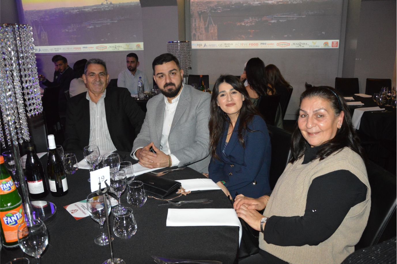 ~~‘BIZZ ASSOCIATIONS AWARDS’ BELÇİKA›DA BAŞARIYA İMZA ATANLARI PLAKETLERLE ÖDÜLLENDİRDİ