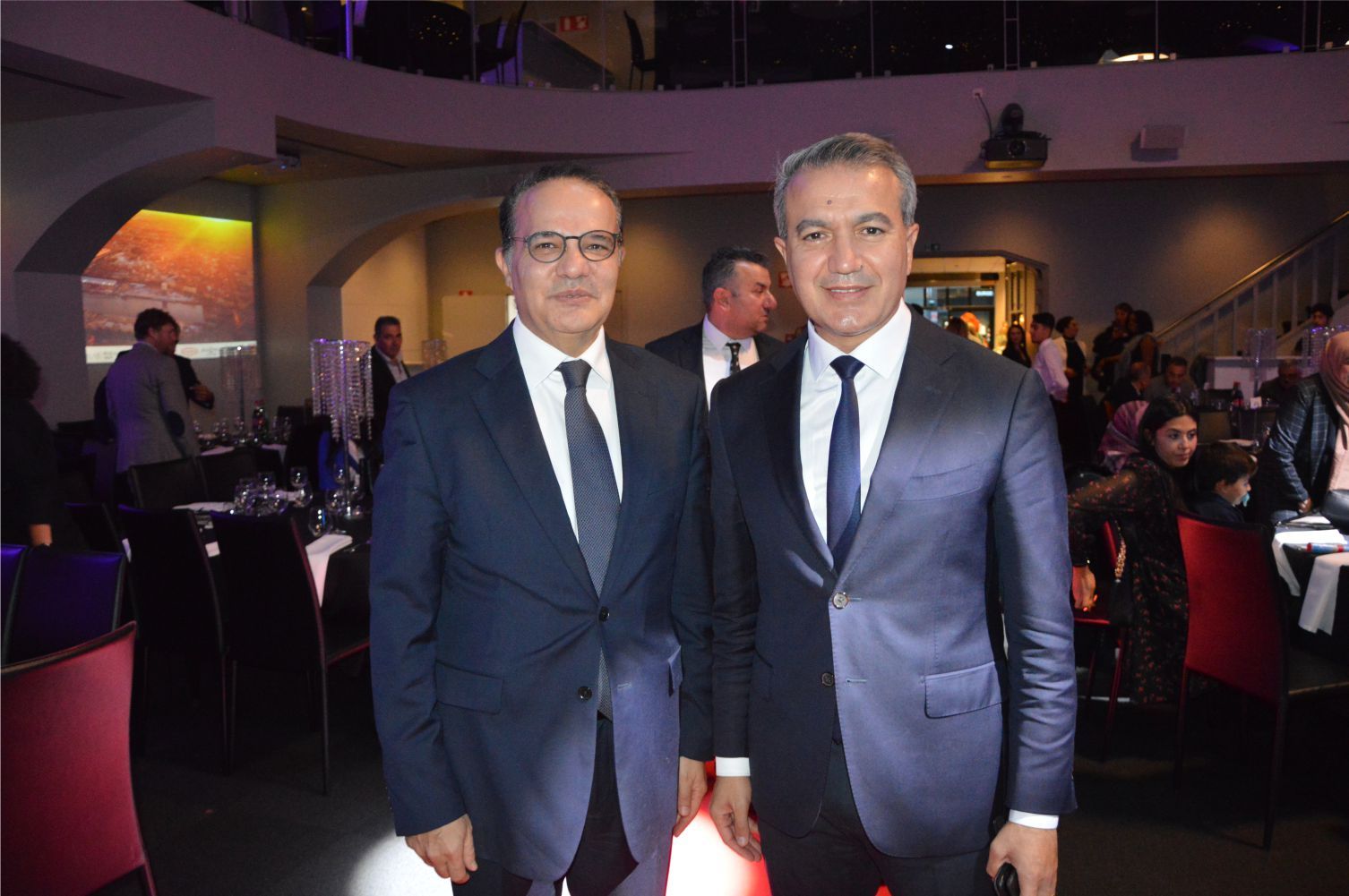 ~~‘BIZZ ASSOCIATIONS AWARDS’ BELÇİKA›DA BAŞARIYA İMZA ATANLARI PLAKETLERLE ÖDÜLLENDİRDİ