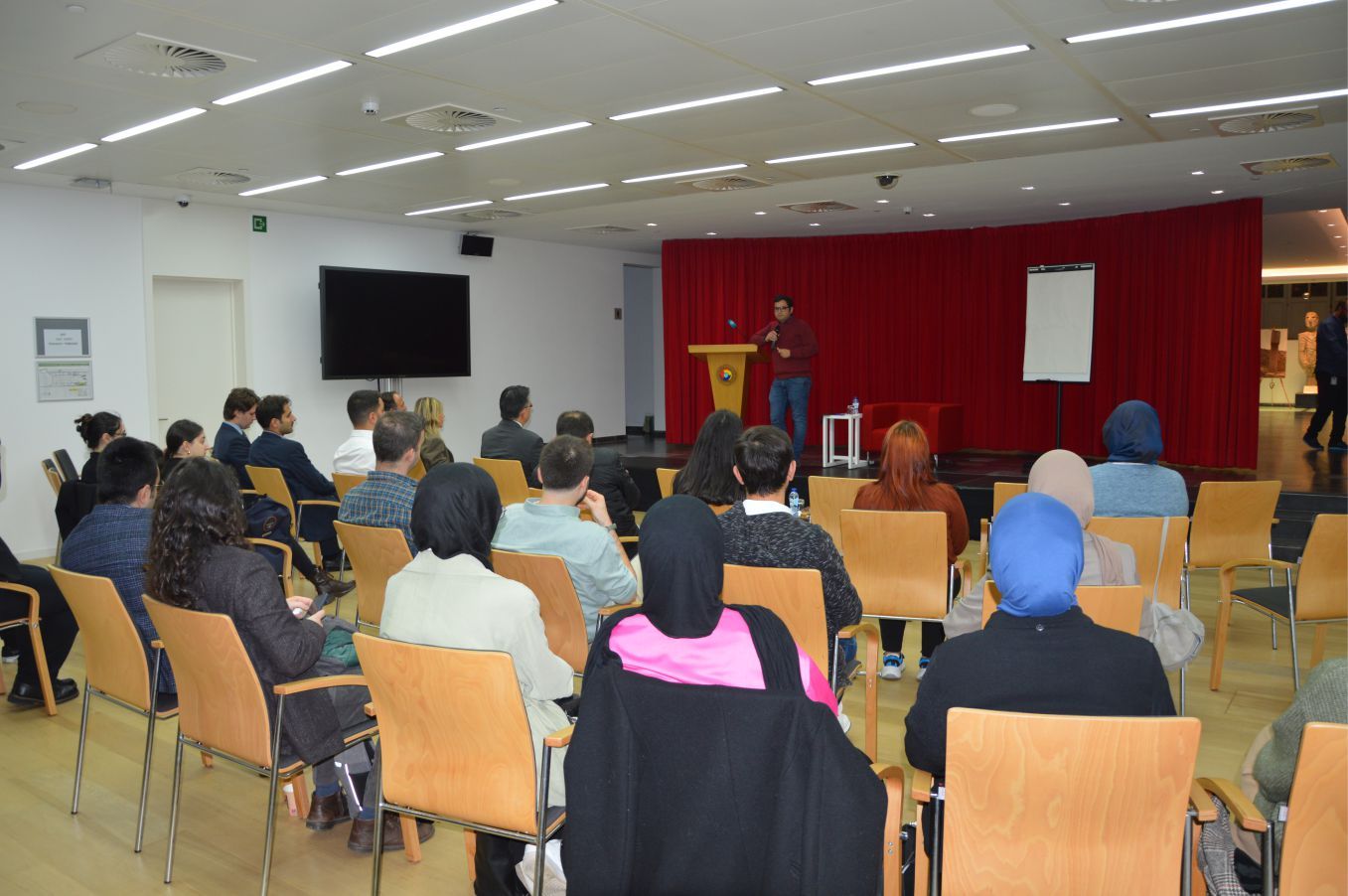 ~~BİLİM DALINDA ÖDÜL ALAN DR. ÇAĞATAY AYDIN BRÜKSEL’DE ÜNİVERSİTELİLERLE BULUŞTU.