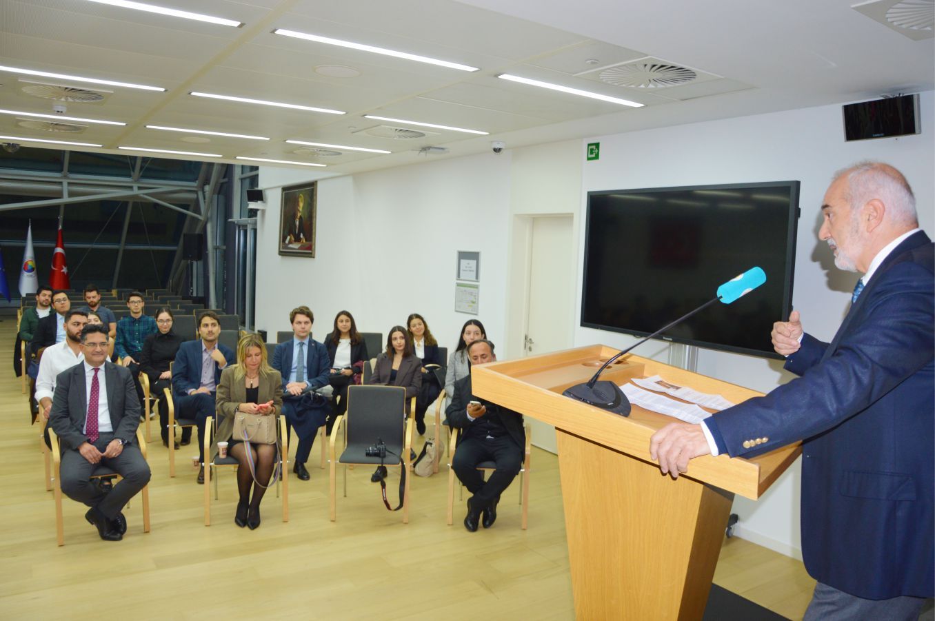 ~~BİLİM DALINDA ÖDÜL ALAN DR. ÇAĞATAY AYDIN BRÜKSEL’DE ÜNİVERSİTELİLERLE BULUŞTU.