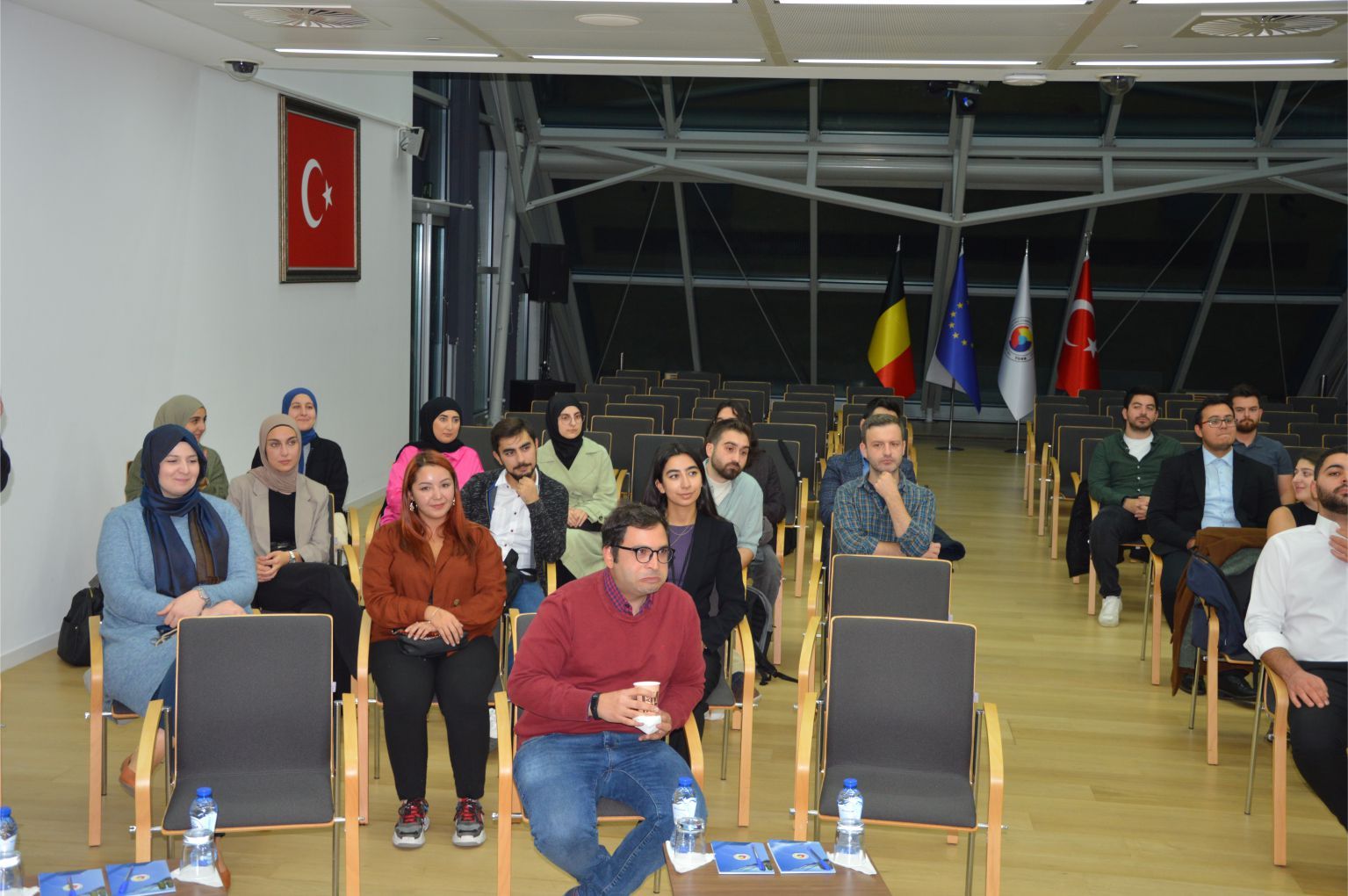 ~~BİLİM DALINDA ÖDÜL ALAN DR. ÇAĞATAY AYDIN BRÜKSEL’DE ÜNİVERSİTELİLERLE BULUŞTU.