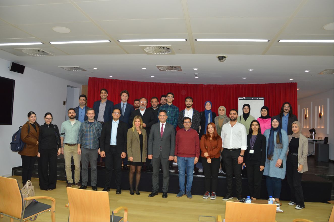 ~~BİLİM DALINDA ÖDÜL ALAN DR. ÇAĞATAY AYDIN BRÜKSEL’DE ÜNİVERSİTELİLERLE BULUŞTU.