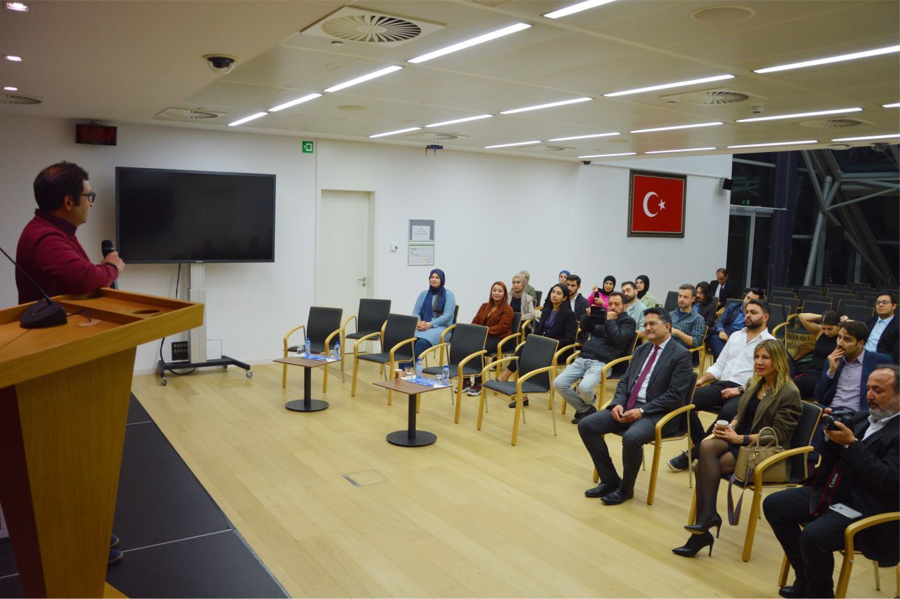 ~~BİLİM DALINDA ÖDÜL ALAN DR. ÇAĞATAY AYDIN BRÜKSEL’DE ÜNİVERSİTELİLERLE BULUŞTU.