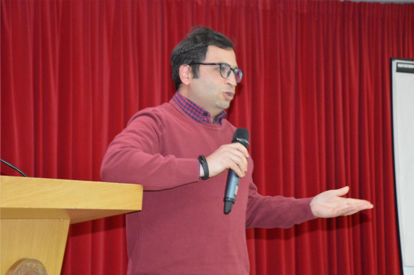 ~~BİLİM DALINDA ÖDÜL ALAN DR. ÇAĞATAY AYDIN BRÜKSEL’DE ÜNİVERSİTELİLERLE BULUŞTU.