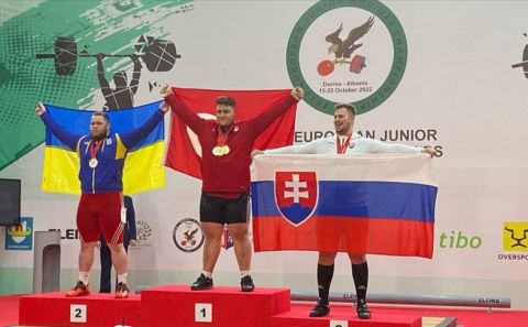 Gençler ve 23 Yaş Altı Avrupa Halter Şampiyonası'nda milli sporcu Ali Oflaz Avrupa şampiyonu oldu