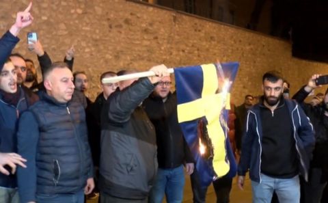 İstanbulâ€™daki İsveç Konsolosluğu önünde gerginlik