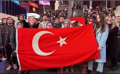 Times Meydanıâ€™nda Türkiye için anma