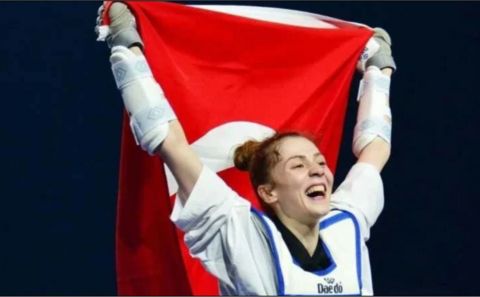 Merve Dinçel, Dünya Tekvando Şampiyonası'nda altın madalya kazandı