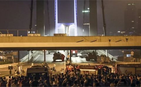 Millet direndi demokrasi kazandı
