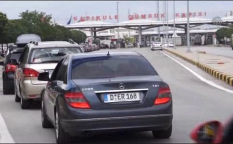 Gurbetçiler dikkat! Türkiye’de yabancı plakalı araç kullanırken ceza yemeyin
