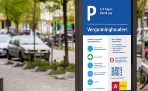 Belçika'nın Antwerpen şehri turistlere sokakta park etme yasağı getirdi