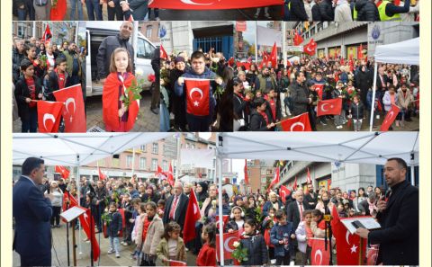NAMUR’LU TÜRKLER BAYRAMLARINI BELEDİYE BİNASI ÖNÜNDE COŞKUYLA KUTLADILAR