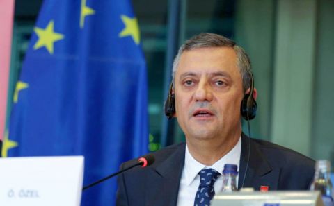 CHP GENEL BAŞKANI ÖZGÜR ÖZEL, BRÜKSEL’DE AVRUPALI MUHATAPLARI VE HALKLA BULUŞTU