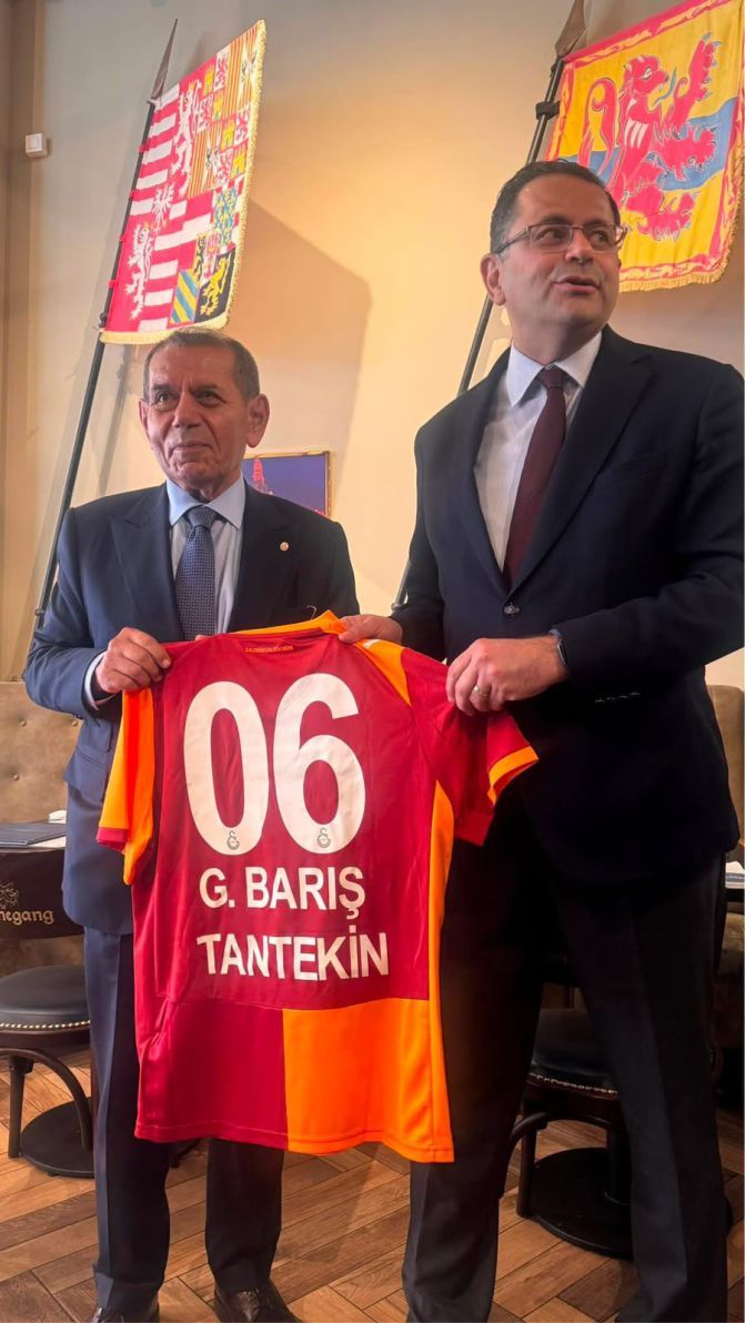GALATASARAYLILAR AVRUPA’NIN KALBİNDE '26. SÜPER LİG ŞAMPİYONLUĞUNU' COŞKUYLA KUTLADILAR…