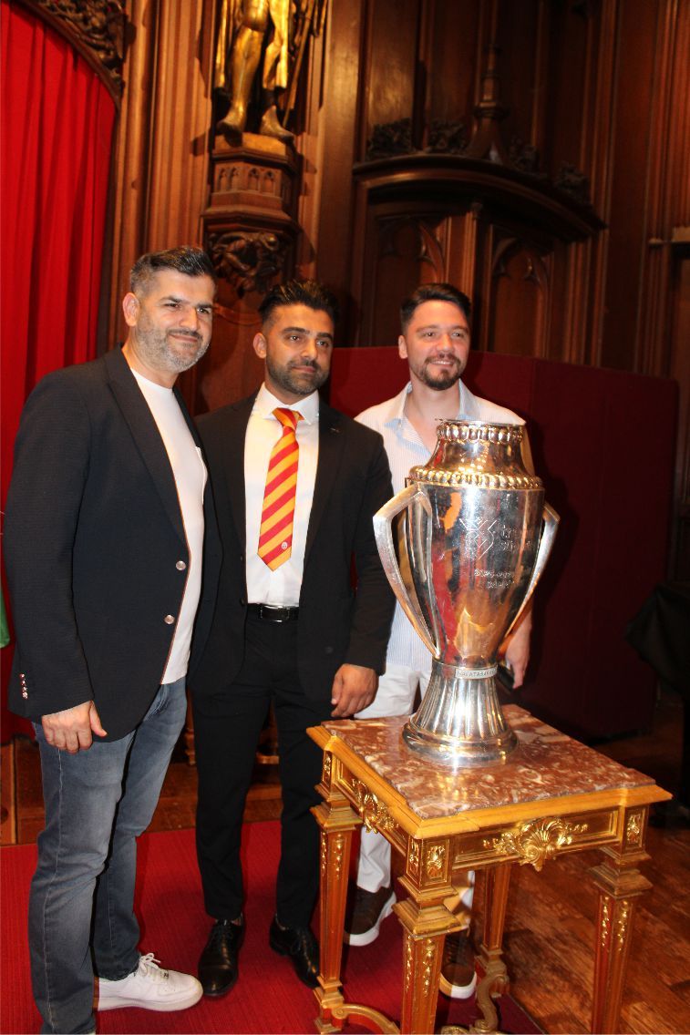 GALATASARAYLILAR AVRUPA’NIN KALBİNDE '26. SÜPER LİG ŞAMPİYONLUĞUNU' COŞKUYLA KUTLADILAR…