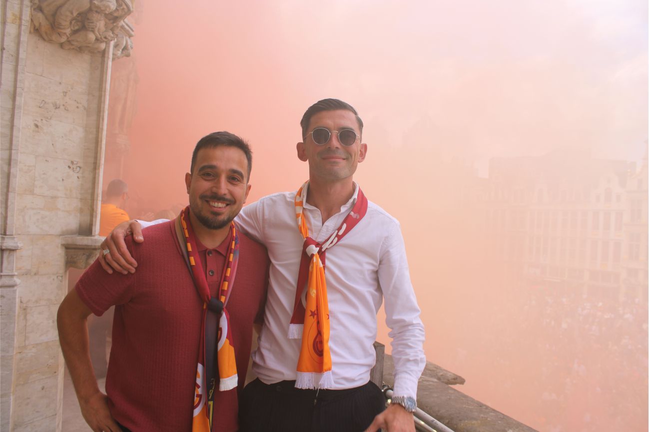 GALATASARAYLILAR AVRUPA’NIN KALBİNDE '26. SÜPER LİG ŞAMPİYONLUĞUNU' COŞKUYLA KUTLADILAR…
