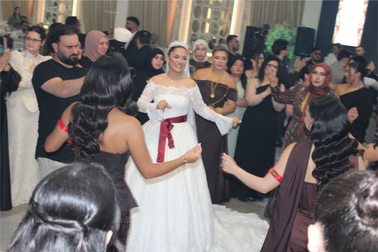 EDA İLE CÜNEYT, MUHTEŞEM BİR DÜĞÜN TÖRENİYLE EVLENEREK, DÜNYA EVİNE GİRDİLER…