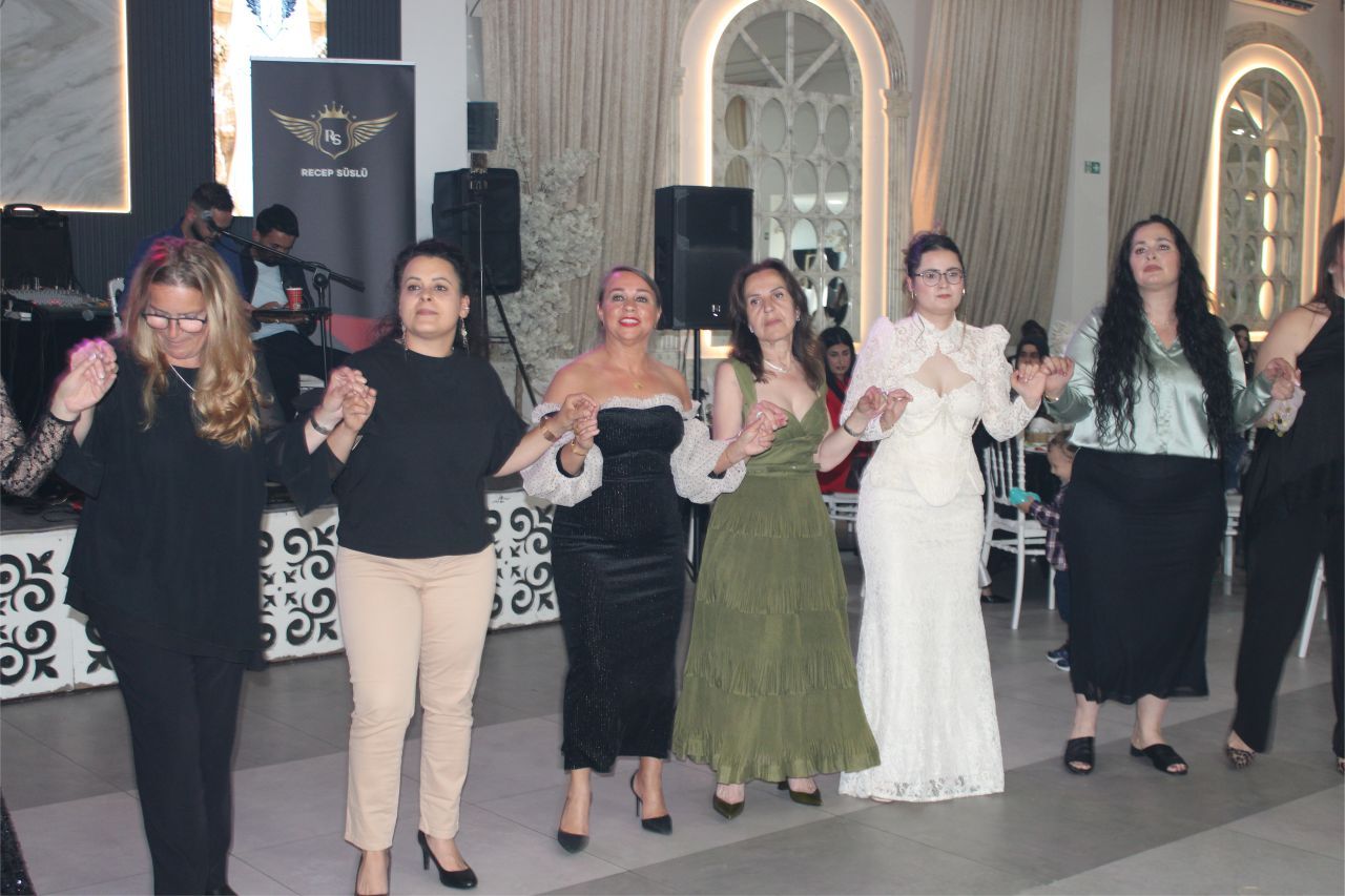 EDA İLE CÜNEYT, MUHTEŞEM BİR DÜĞÜN TÖRENİYLE EVLENEREK, DÜNYA EVİNE GİRDİLER…