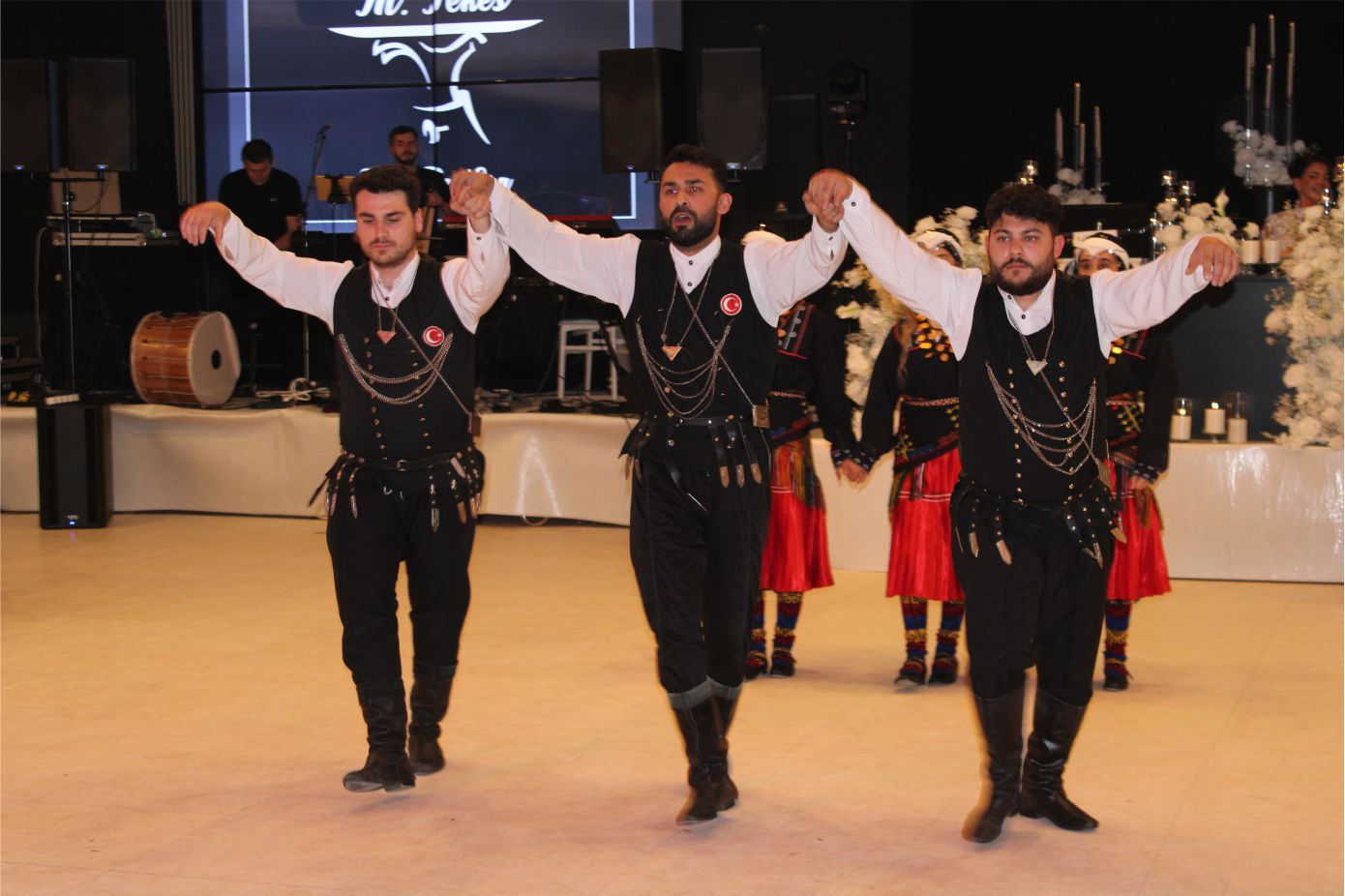 MELİKE İLE SELİM, DİLLERE DESTAN DÜĞÜN TÖRENİYLE EVLENDİLER...