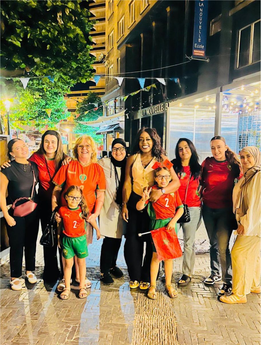 Saint Josse›de Dünya Kupası Maçları  Dev Ekran›dan Binlerin Katılımıyla  Büyük Bir Coşkuyla İzlenmekte