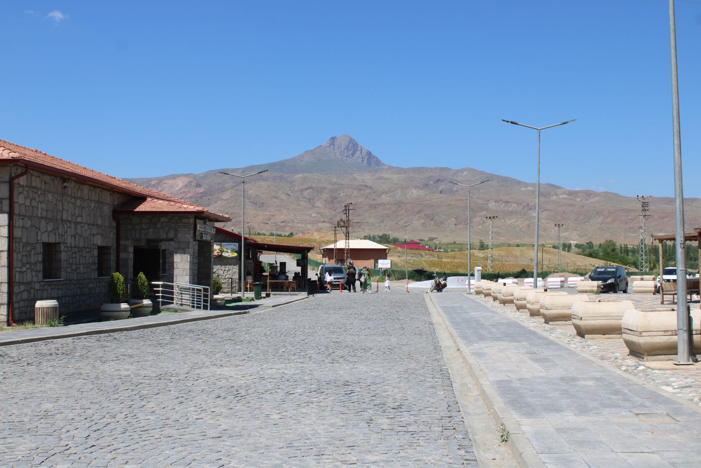 Iğdır/Tuzluca İlçesi Belediye Başkanı Ahmet Sait Türkan: " İlçemiz, antik çağlara uzanan tarihi ve  doğası ile önemli bir Turizm Merkezdir... "
