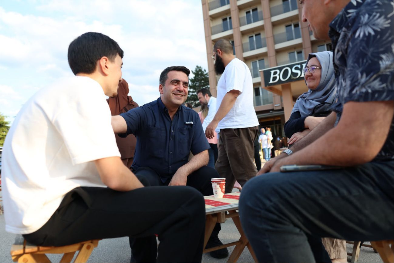 YTB Başkanı Abdulhadi Turus, Memleket Yolu’nda Vatandaşlarla Niş’te Buluştu