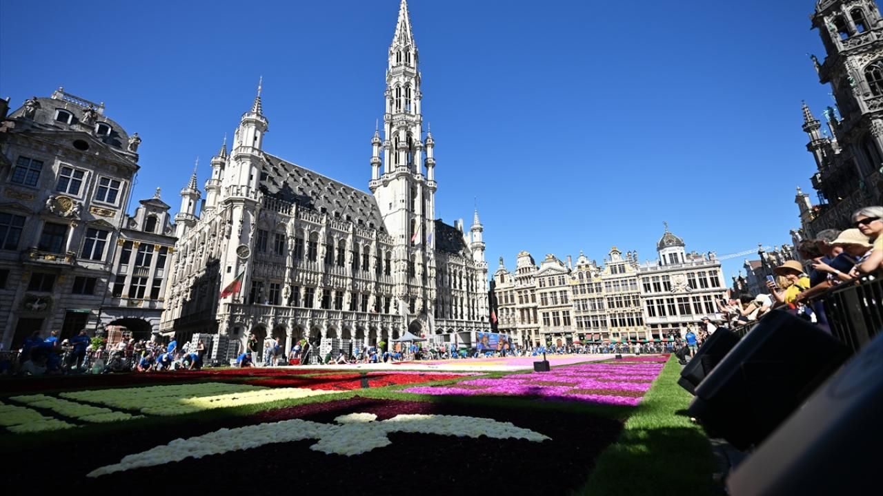 Brüksel Grand Place’de Çiçek Halısı Ziyarete Açıldı