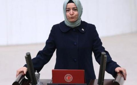 SON DAKİKA: Fatma Betül Sayan Kaya AK Parti'deki tüm görevlerinden istifa etti