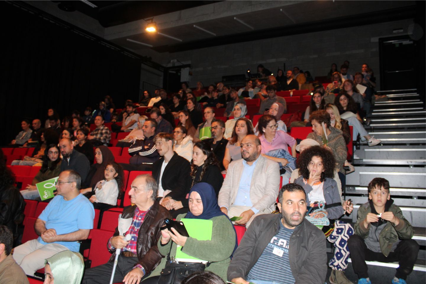 BRÜKSEL’DEKİ TÜRK YENİ GELENLER UYUM TÖRENİNDE ONURLANDIRILDI